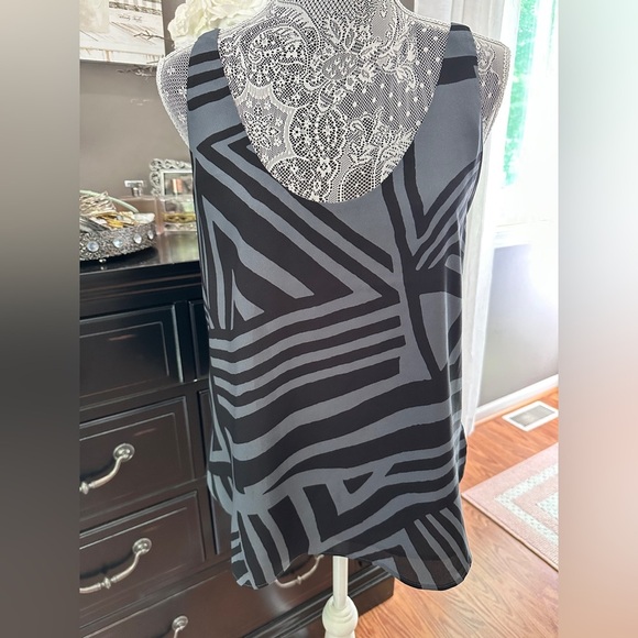 LOFT Black & Gray Geometric Print Tank Top – Size S - Picture 3 of 13